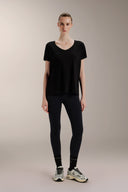 Relax V-Neck Tee - TER127 Black - Activera - top